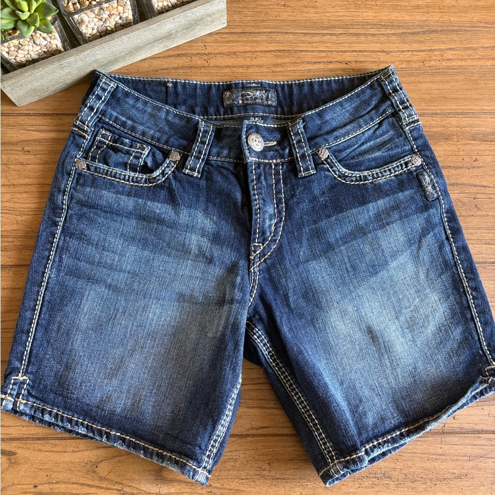 Like New!! Silver Jeans Suki Short In Dark Blue Size W 27